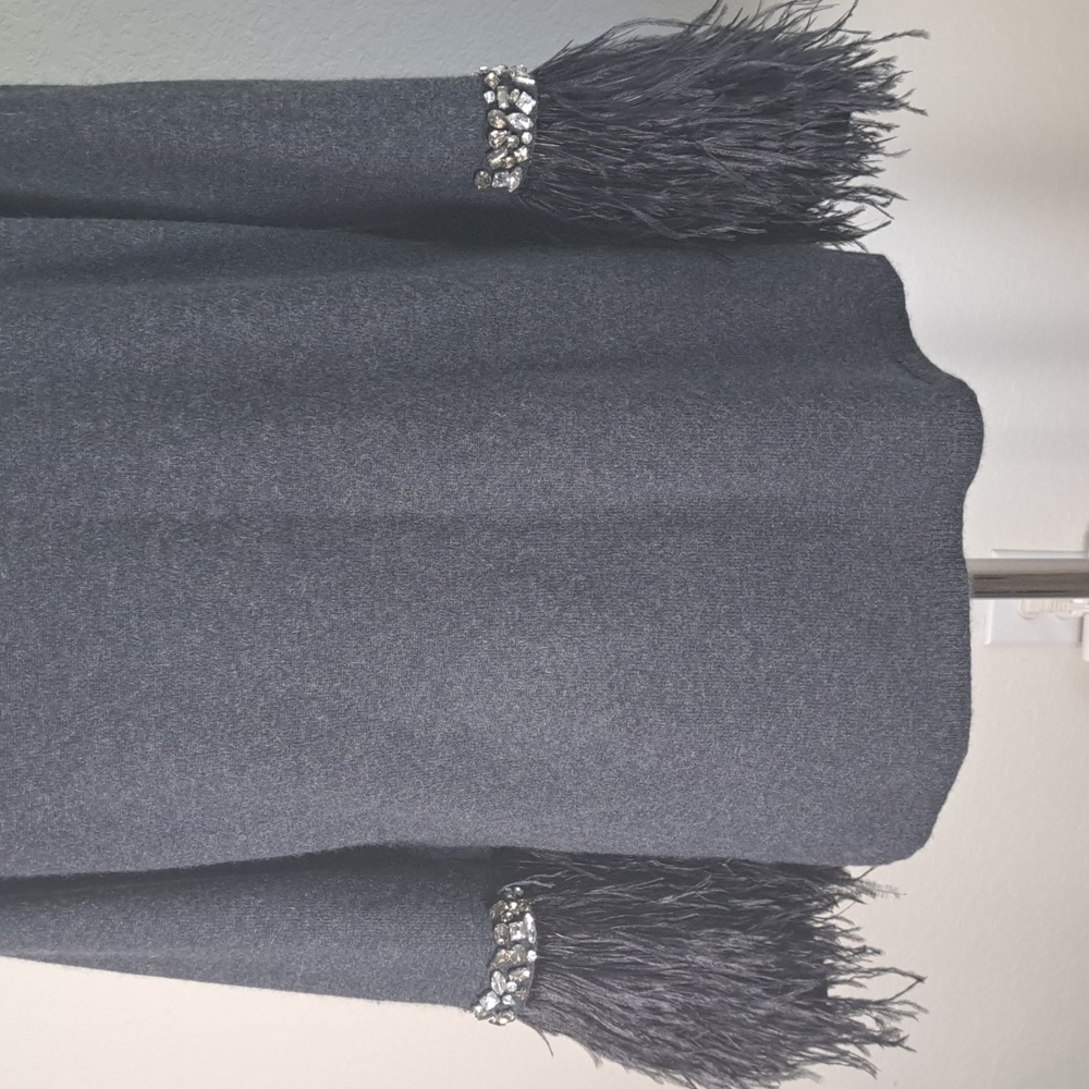 Neiman Marcus Cashmere Sweater Gray Embellished Ostrich Feathers Size Medium - Picture 6 of 16